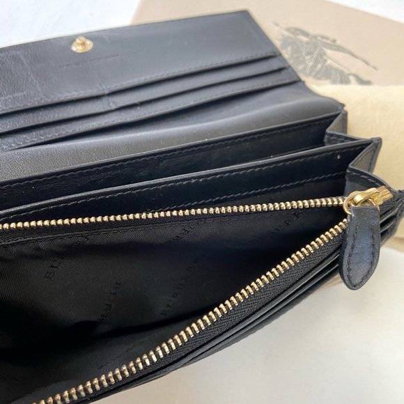 Burberry Horseferry Check and Black Leather Continental Wallet w/Box and Dustbag - Picture 8 of 17